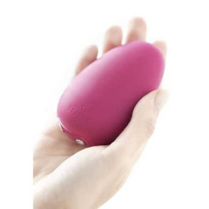 Je Joue Mimi Clitoris Vibrator Heing Held In Palm Of Hand