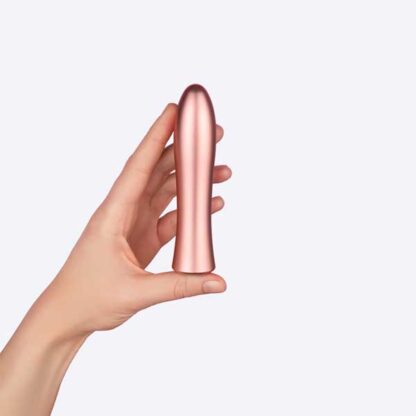 FemmeFunn Bougie Bullet Vibrator Held In Hand