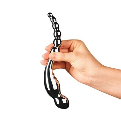 Le Wand Swerve Dildo Held In Hand 1
