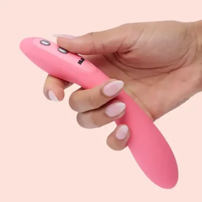 Je Joue ILY Wand Vibrator Held In Hand 1